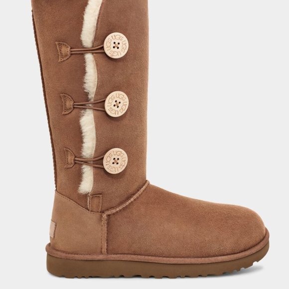 UGG Shoes - LIKE NEW - UGG Bailey Button Triplet II Boot in Chestnut, SZ 7